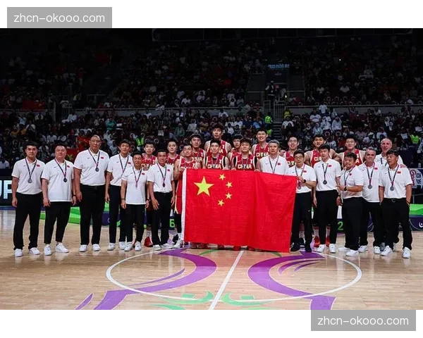 中国队需应对亚洲区激烈竞争,球员在联赛与国家队间的双线消耗是巨大挑战。